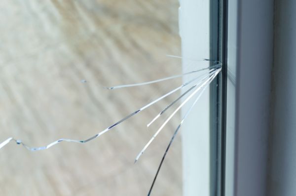 Don't Delay! Why Early Snagging Issue Solutions Matters 1 House Snagging - broken window - early detection with professional house snaggers Ready2Inspect